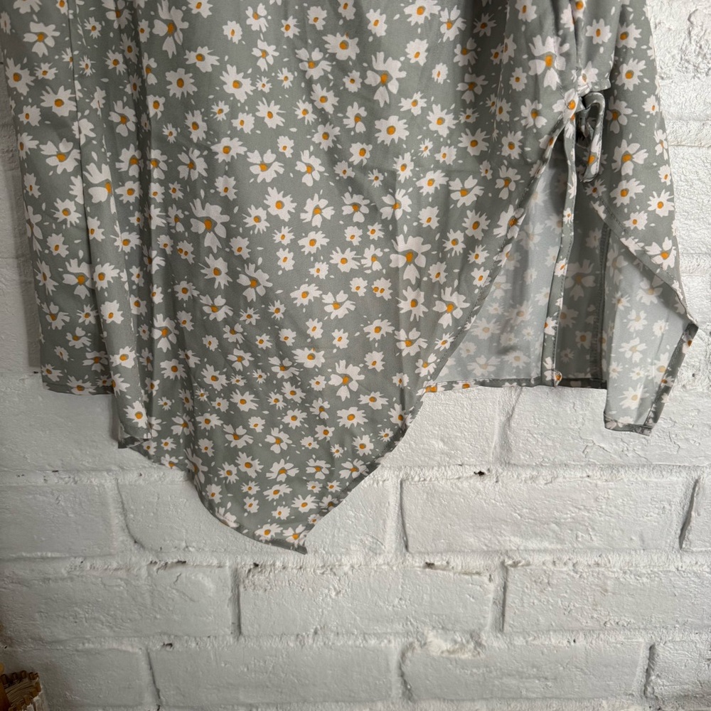 SHEIN Daisy Floral High-Low Skirt - Size Small $12 - Picture 4 of 13
